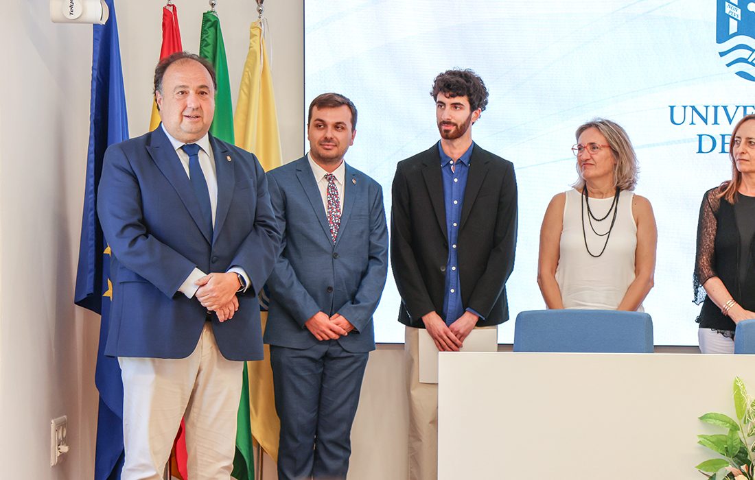 El rector recibe al nuevo presidente del Consejo de Estudiantes de la UCA, Gonzalo Santiago