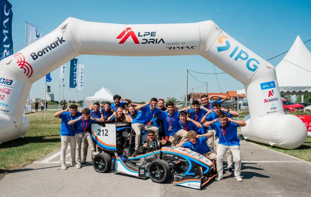 IMG Fórmula Gades hace historia en la Fórmula Student 2025 con una gran temporada