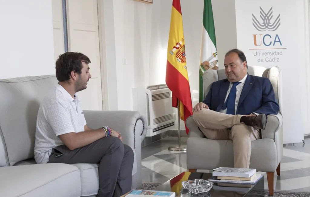 IMG El rector recibe al presidente del Consejo de Estudiantes para analizar el inicio del nuevo curso