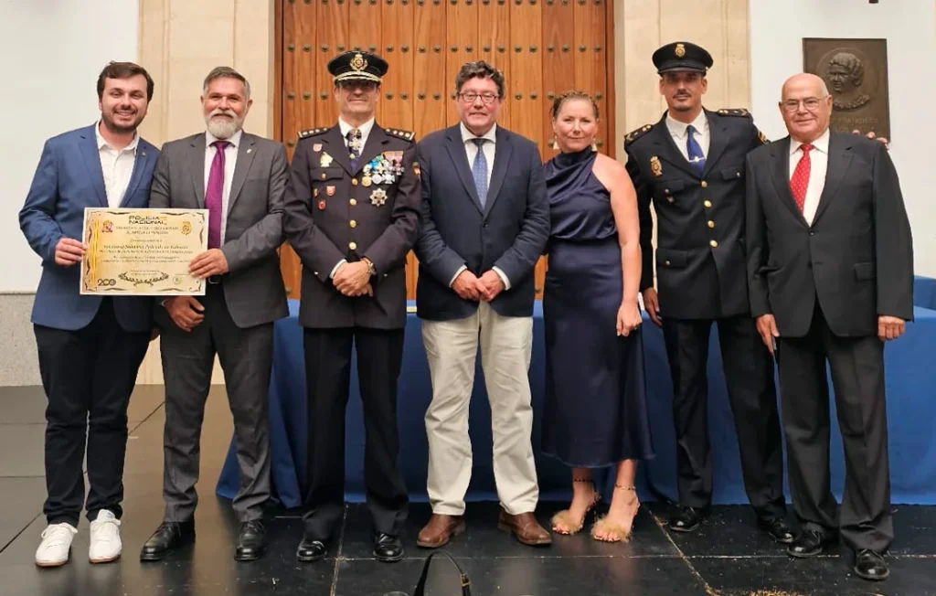 IMG La UCA recibe un reconocimiento de la Policía Nacional por su implicación en el programa de ayuda por la DANA de Vale...